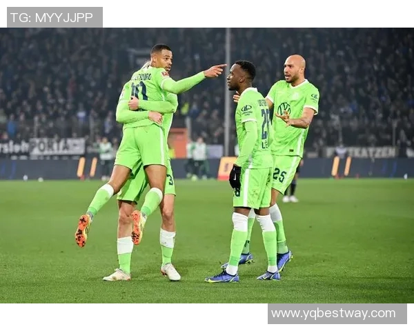 德甲门将神勇表现惊艳，扑救无数助球队逆转取胜