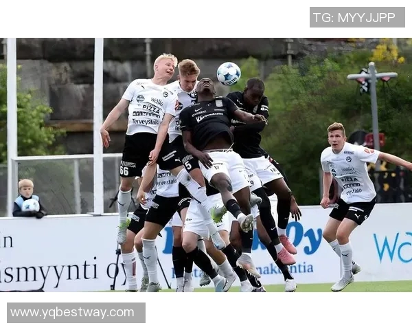 多特蒙德1-1纽伦堡：德甲榜首之争，终结者与领头羊的战平之战